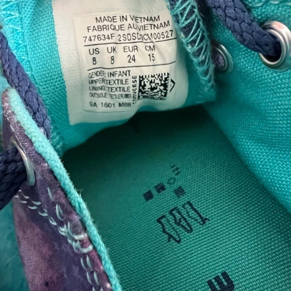 Converse purple‎ and blue youth tennis shoes